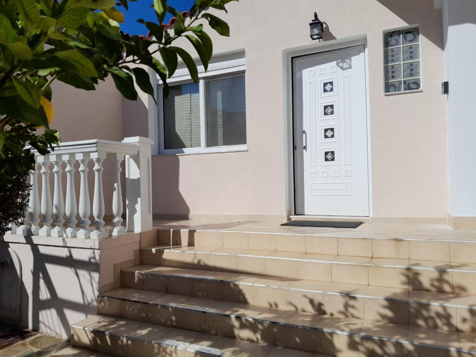 Omorfi Poli 120 Sqm Apartment Nafplio Bagian luar foto