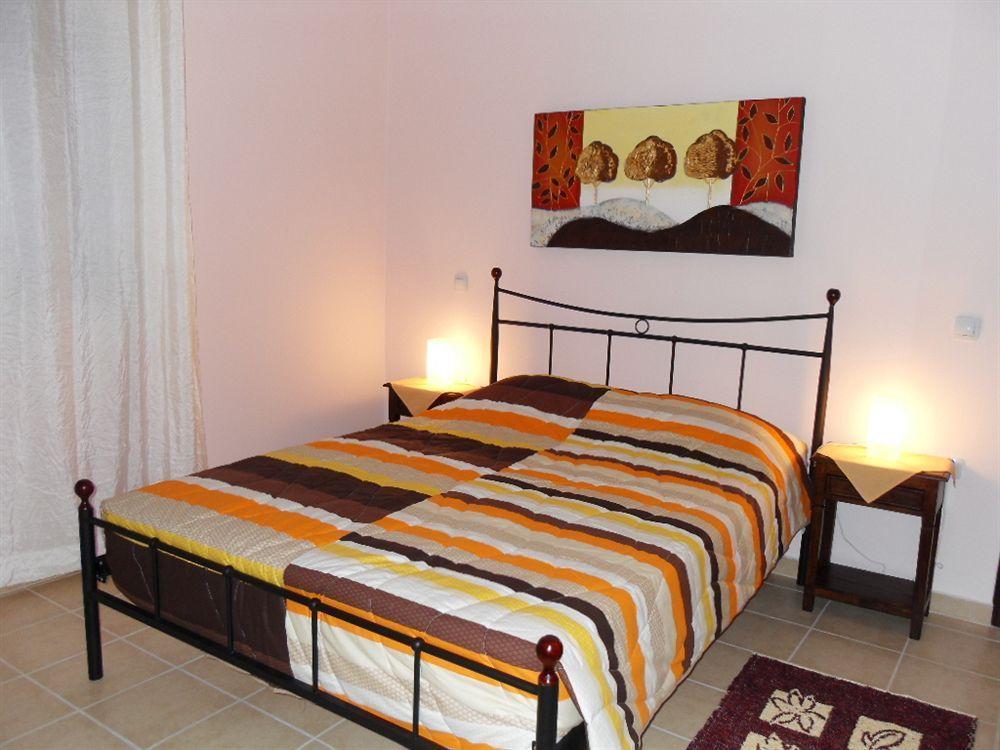 Omorfi Poli 120 Sqm Apartment Nafplio Bagian luar foto